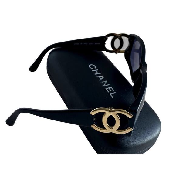 Authentic Chanel CC Logo Black Sunglasses with Case - Picture 1 of 11